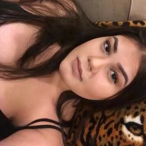 Meet your Posher, Larissa